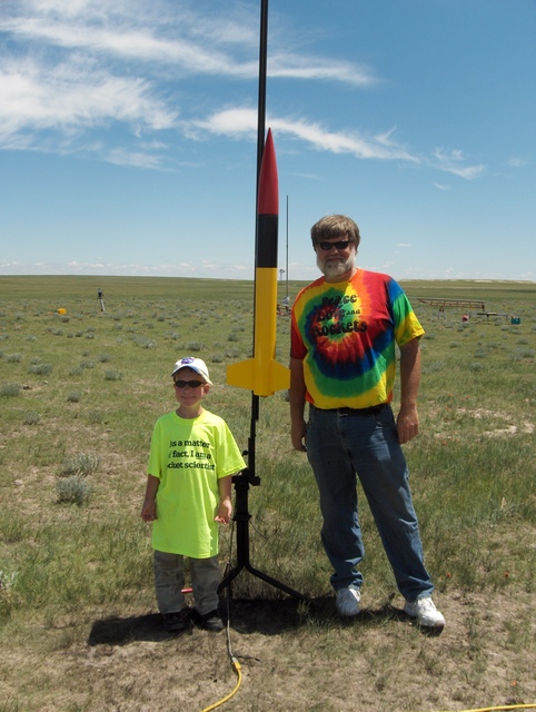 Photo of Bdale and Robert with 
Horizon just before successful level 2 certification flight